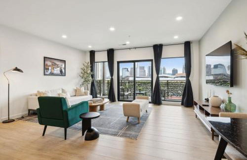 Skyline Nights in Downtown Nashville Walk to Broadway with Pool and Gym - Foto 11