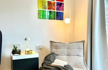 Modern self contained tiny home with patio - Foto 9