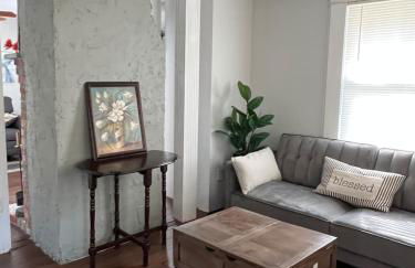 Getaway Country Cottage -Entire House w/ Fireplace - Foto 23