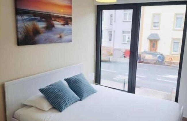 Luxury New Flat with Terrace & Parking - Photo 4