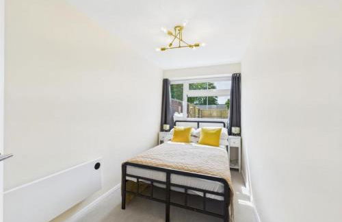 MODERN 2 BED BUNGALOW SLEEPS 4 Pet friendly - Photo 6