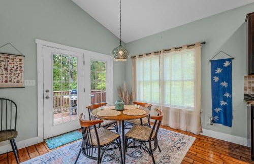 Mariposa Moon Cottage at Sleepy Creek - Wifi, Deck, Fire Pit, Creekside, View - Photo 30