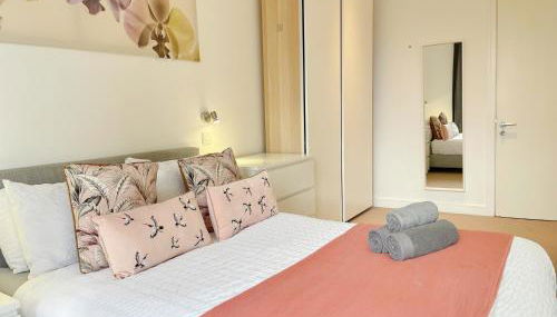 Sleek 3-bedroom flat with Balcony, Lift access, FREE WiFi in Southwark, Borough near The Shard by NourNest Apartments - Foto 4, towels, wardrobe