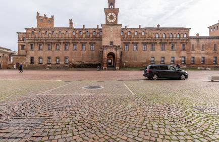 [Piazza Martiri]-In pieno centro sotto al Castello - Photo 27