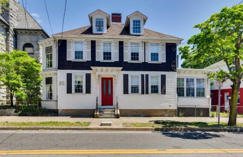 Historic Warren Vacation Rental Walk to Beaches! - Foto 1