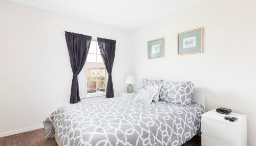 Family Getaway Townhome at Lake Berkley 15min to Disney - Foto 4