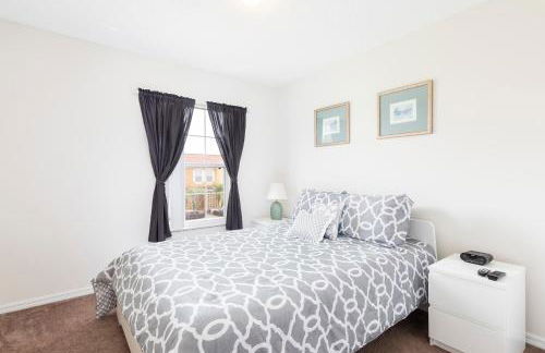 Family Getaway Townhome at Lake Berkley 15min to Disney - Foto 4