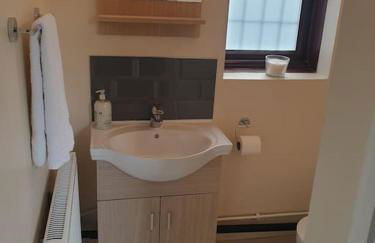 London Luxury 6 Bedroom Family House Sleeps 12 people Parking for 4 Cars Close to tube. - Foto 79