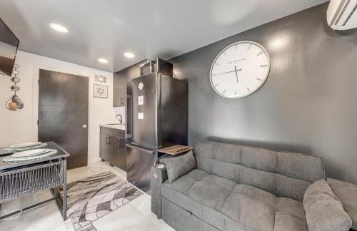 Mod Bungalow with Ultra-Private Outdoor Hang Space! - Foto 7