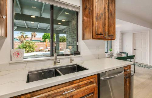 Disco Jungle with Fire Pit+Poolside TV+Yard Games - Photo 45