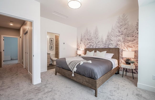 Grizzly Ridge Getaway Brand New, Hot Tub, Sleeps 11 - Photo 6