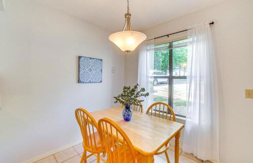 Bella Vista Townhome with Deck Near Back 40 Trail! - Foto 12