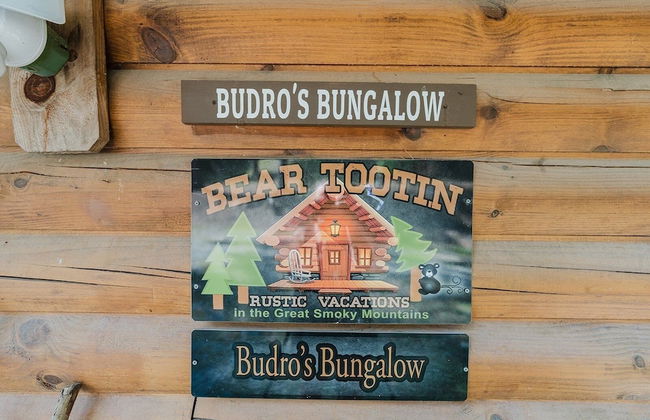 Budro's Bungalow 2 Bedroom Cabin by RedAwning - Photo 41