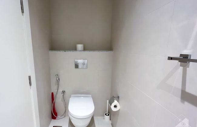 Stunning Beach View Apt. with Balcony Jumeirah La Mer - Photo 29