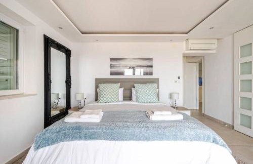Blue Views Villa with Heated Pool and Jacuzzi - Photo 36