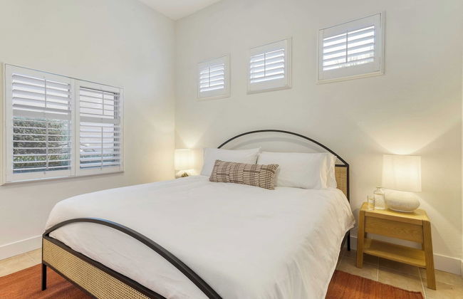 Pool + Hot Tub, Yard, Games Chic Midcentury Design Painted Sand by Avantstay - Photo 24