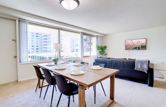 Crystal City Condo w Top Amenities - Photo 13