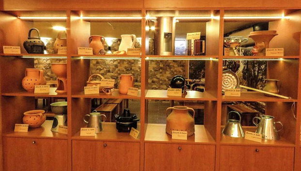 Exposición de asadores de castaña