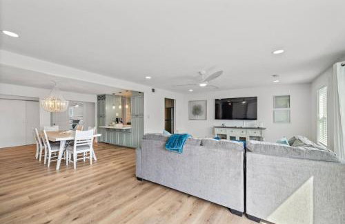 Unwind in beachside comfort with gorgeous views - Foto 1