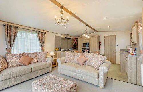 Binky Lodge Stylish Cosy 3-Bedroom Holiday Lodge Hoburne Naish Barton on Sea - Photo 9