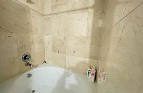 Luxury Oasis Suite - Photo 12