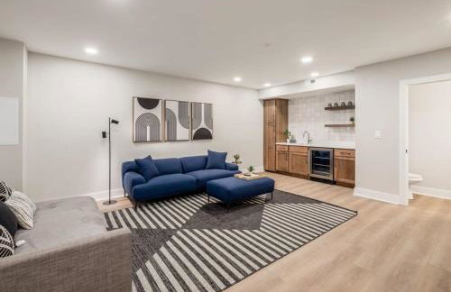 Chateau in the Village - Brand New 3BD 5BA - Foto 36