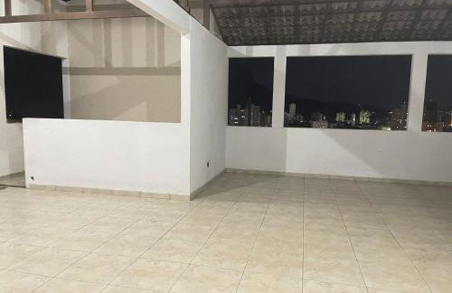 Studio na area central com ar condicionado, banheiro privado - Foto 4