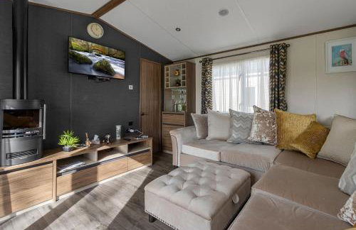 Peaceful Lake Retreat - Fishing Lakes, Heated Outdoor Swimming Pool 500yrds on Sister Park , Pool Open April to September - Foto 6