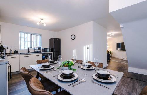 NEW!- GORTON PLACE By Greenstay Serviced Accommodation - 4 Bed 3 Bath House In Manchester - FREE Parking - FAST 250 Mbps Wi-Fi - Ideal for Contractors, Business Travellers & Relocations - Close to City Centre, Airport, Etihad Stadium - LONG STAYS WELCOME - Foto 17