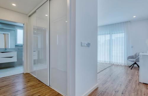 Vita Portucale ! Chic Luxe Villa with Saltwater Pool - Foto 40