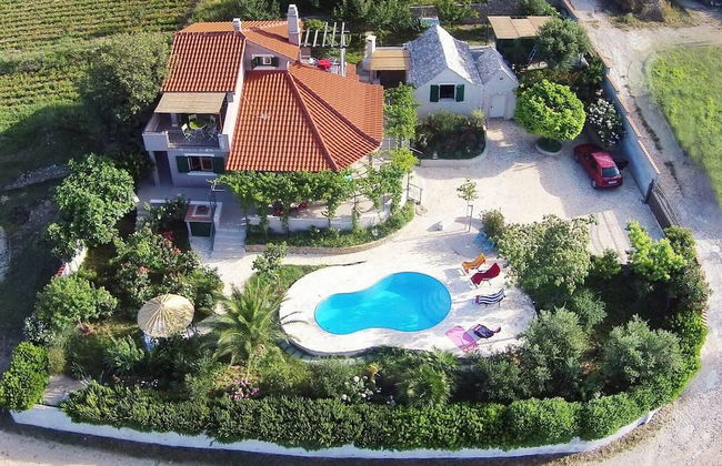 Villa Belezza Sleeps 8 With Pool - Foto 1