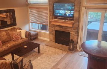 Mountain Chalet Near Snowbasin, 2BR - Foto 1