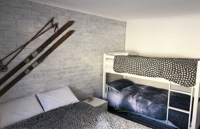 1 Bedroom Lawlers 24 - Photo 6