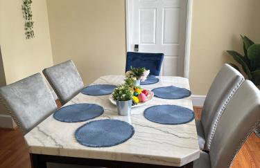 East Riverdale Enchanting 4 bedroom with 2 full bathrooms - Foto 20