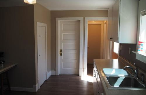 The Cute & Cozy - Upper Apt - Great Location! - Foto 18