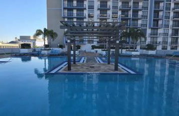 Downtown Doral Condo w-Free Parking - Foto 10