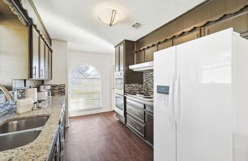 Spacious 4-BR Home Near Allen Outlets & Dining - Foto 20
