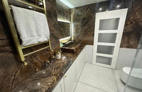 Unique Luxury Home in the heart of London. Air conditioned with private garden - Photo 20