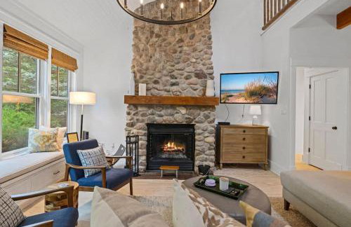 Bella and Dulce's Lakehouse by Juniper Holiday + Home - Photo 2