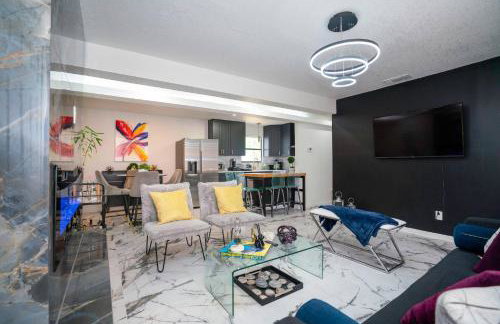 Stylish~Renovated 4Br/2BAT 3MinAirport 10MinDowtn - Foto 26