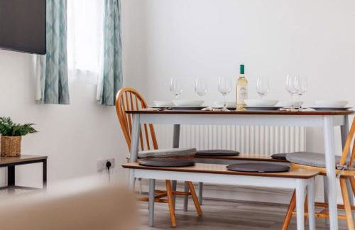 Spinnaker House-with Tesla Electric Charging Point - Photo 16