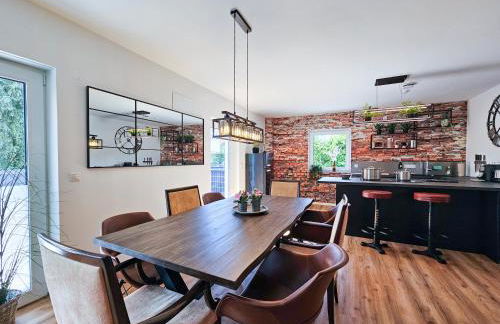 BETTER l industriaI apartment l Heimkino - Foto 17