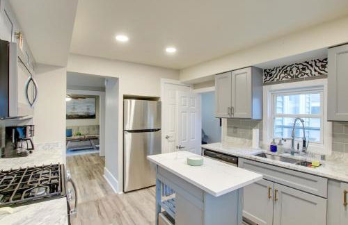 Family-Friendly House Walk to Lake Michigan! - Photo 12