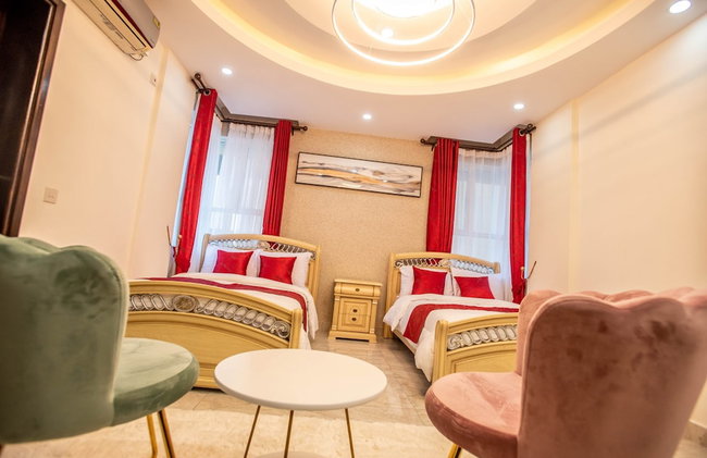 Lux Suites Hayana Palm Apartments - Photo 5