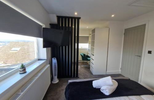 Modern Detached 3 bedroom home with off-road parking & bike store - Photo 12