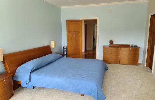 Expansive Dual-Kitchen Retreat - Foto 13