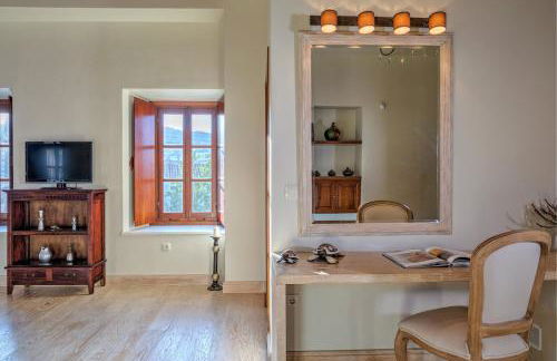 Mare Monte Luxury Suites - Photo 42