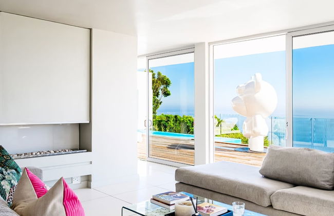 Exceptionally Unique Magnum Villa w Sea Views - Photo 2