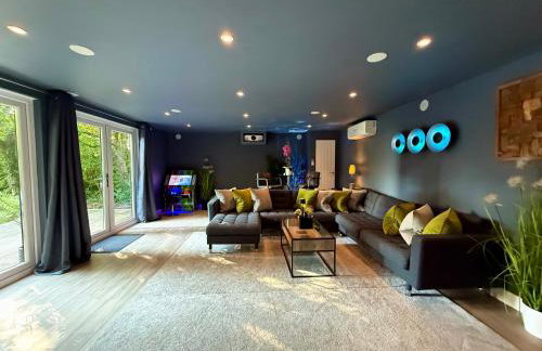 Sunridge Fishing Lodge with Hot Tub & Giant Cinema - Foto 31