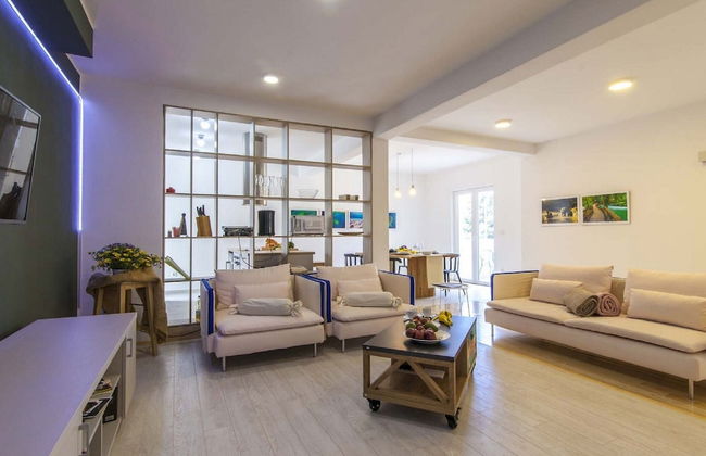 Deluxe Villa in Šibenik near Lake - Photo 16